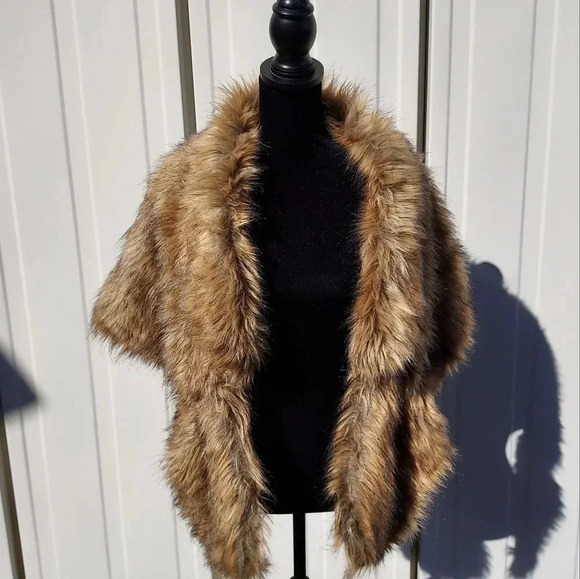 Faux Fur Wrap - Picture 5 of 9